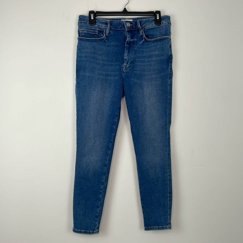 Frame Women’s Le One Skinny Crop Mid Rise Jeans. Size 2. Waist size 29.